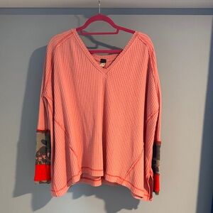 Free People oversize XS Coral V-Neck Top